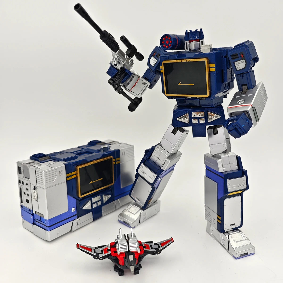 Soundwave G1 Transformation Action Figure