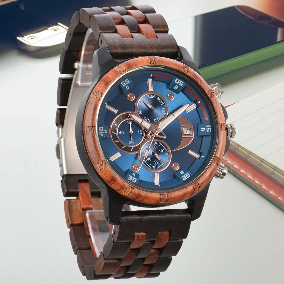 Stylish Men's Wooden Wrist Watch - Fashion Quartz Timepiece in Black Sandalwood