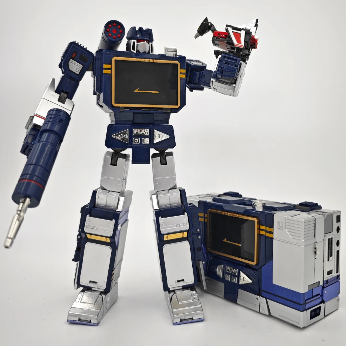 Soundwave G1 Transformation Action Figure