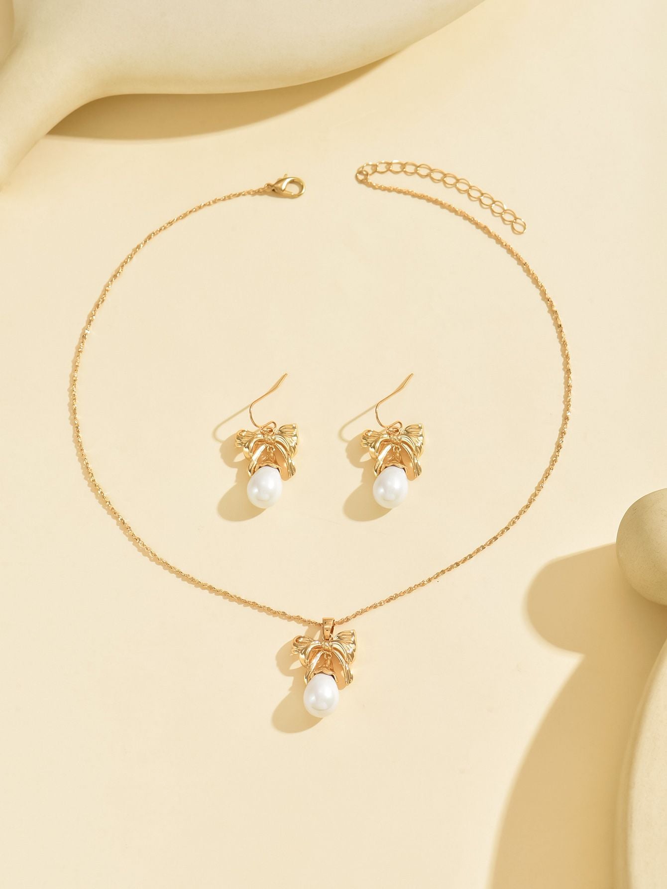 Elegant Gold-Toned Bow & Pearl  Jewelry Set - Necklace & Earrings