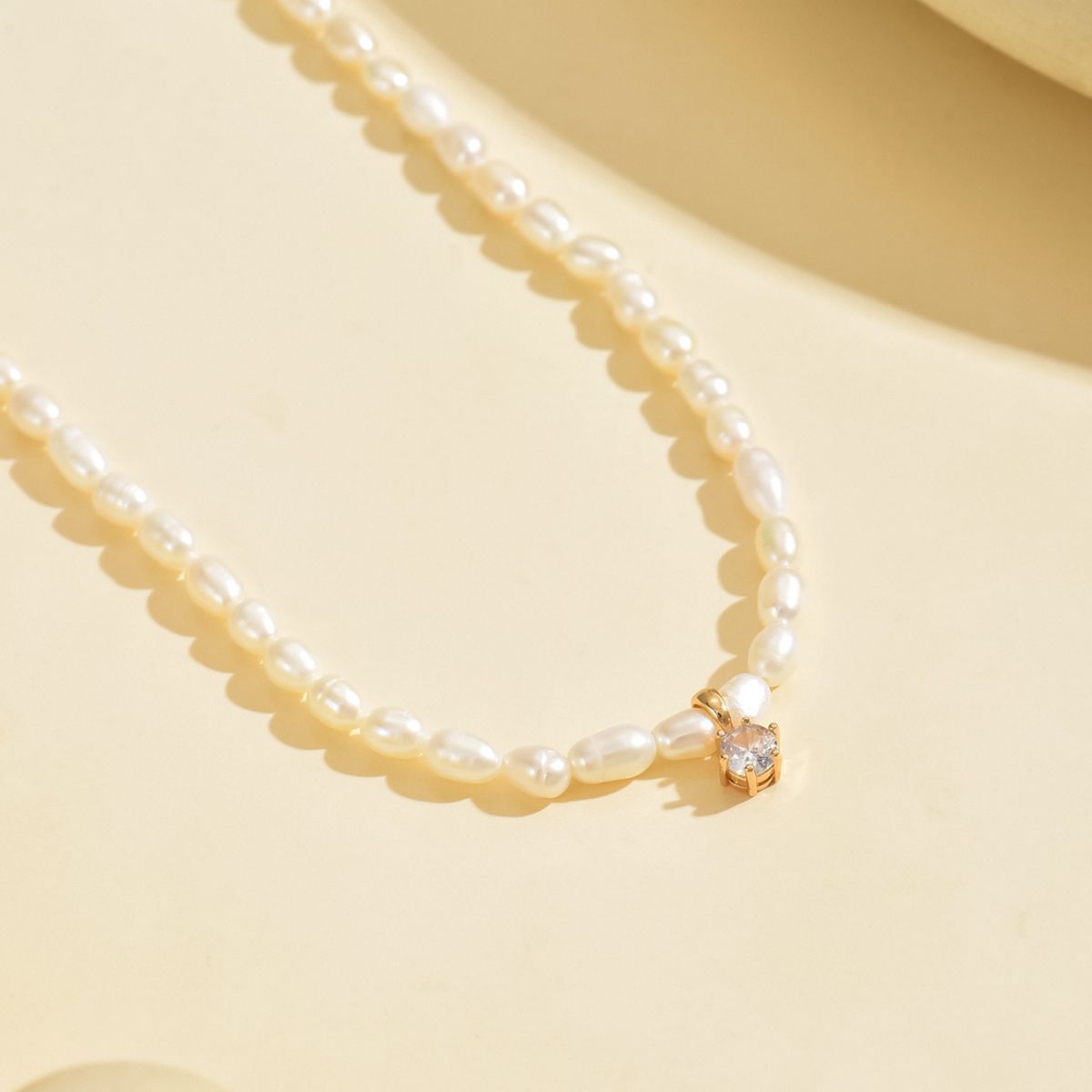 Freshwater Pearl Choker Necklace with Diamond Pendant for Women