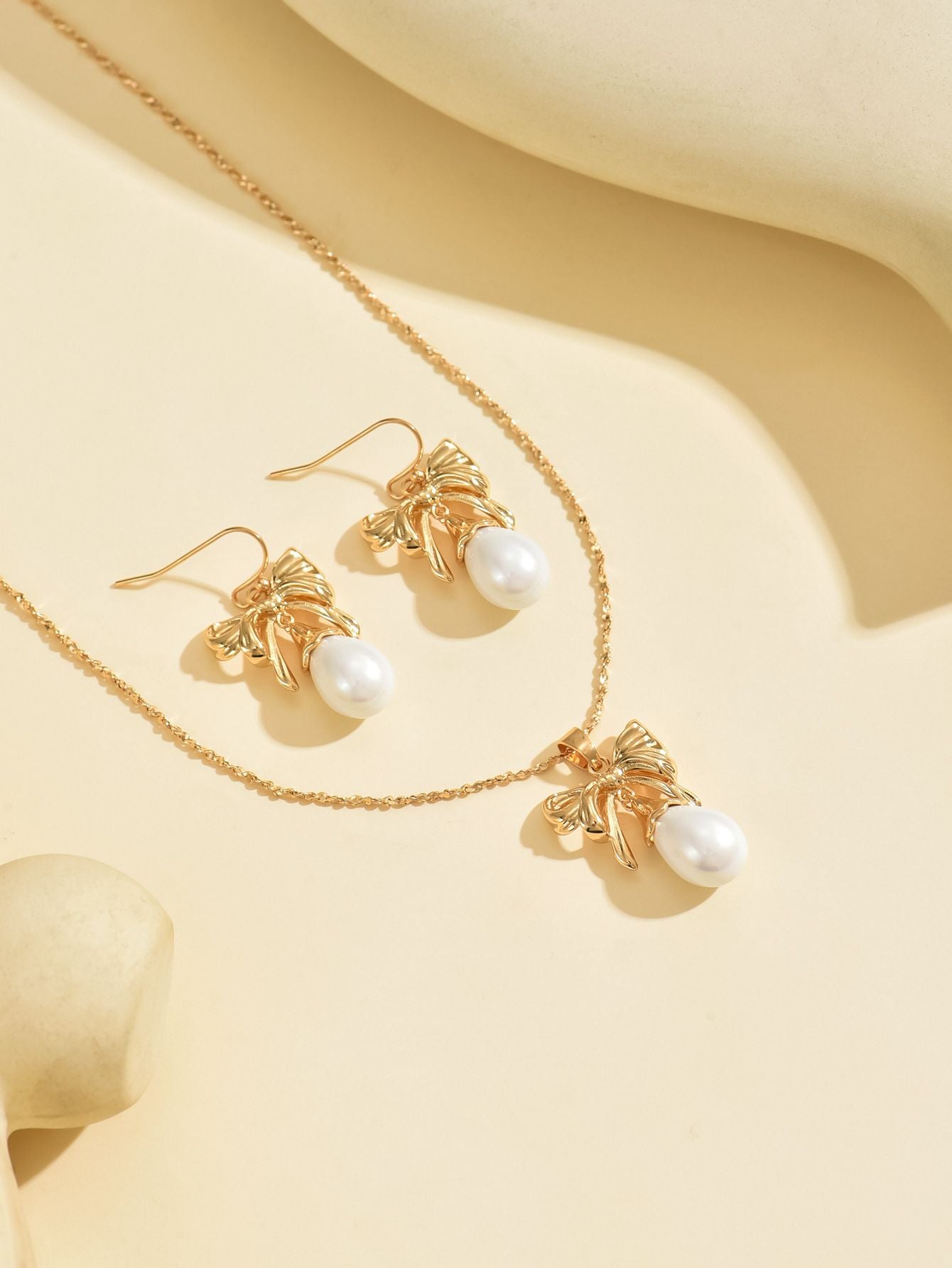 Elegant Gold-Toned Bow & Pearl  Jewelry Set - Necklace & Earrings