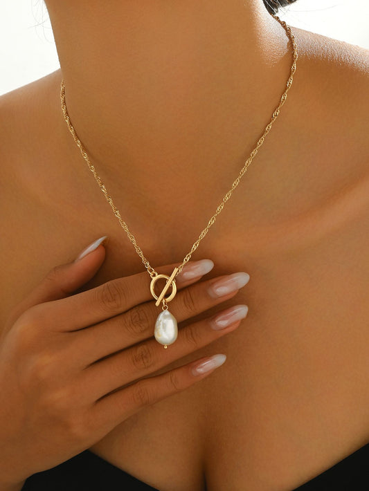 Elegant Gold-Tone Pearl Pendant Necklace -  Stylish and Lightweight Jewelry