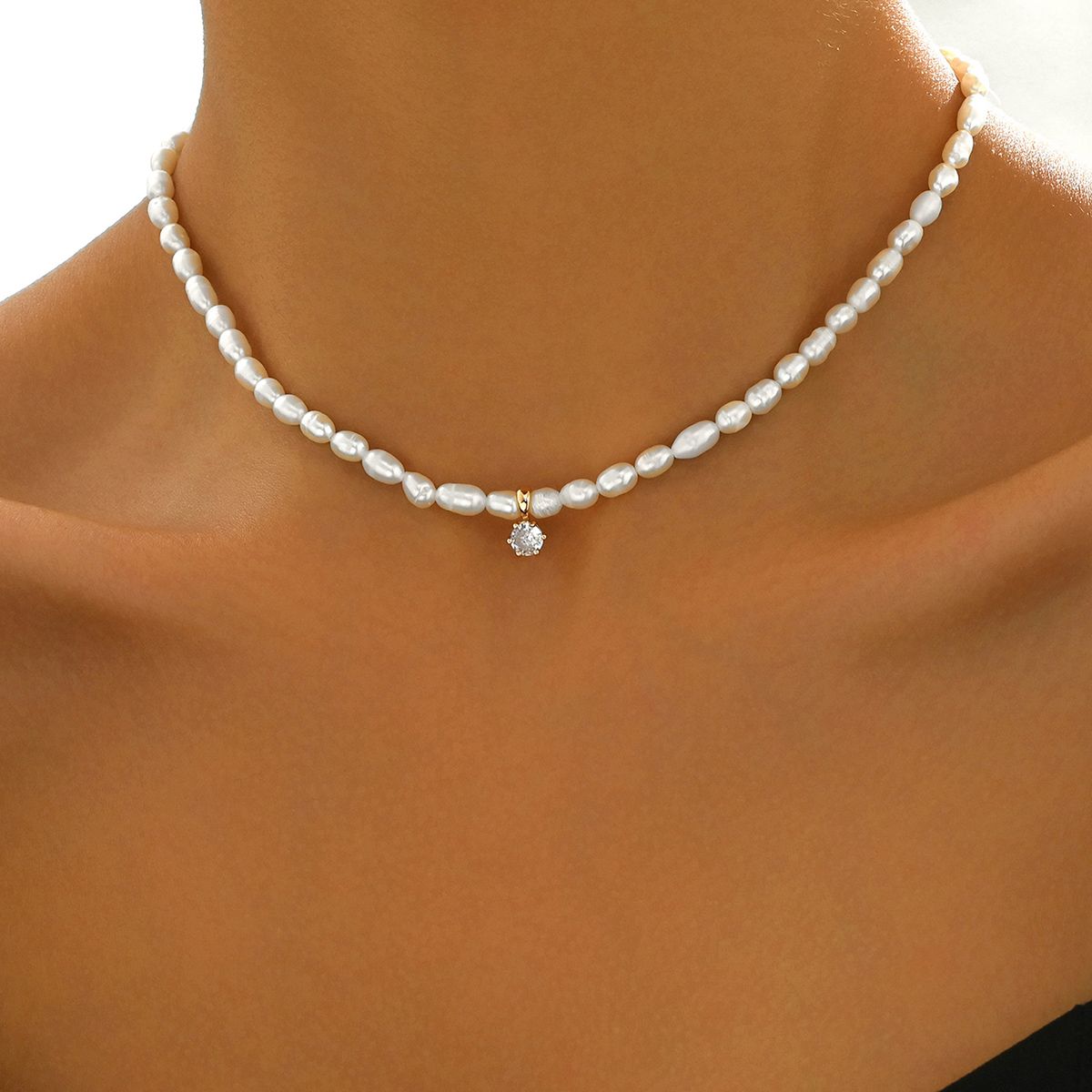 Freshwater Pearl Choker Necklace with Diamond Pendant for Women